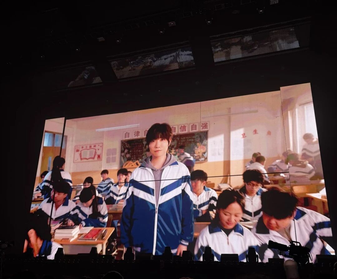 也是在徐良演唱会领上学籍了 OKOK，所有人校服主题演唱会，感受！！很喜欢这种一