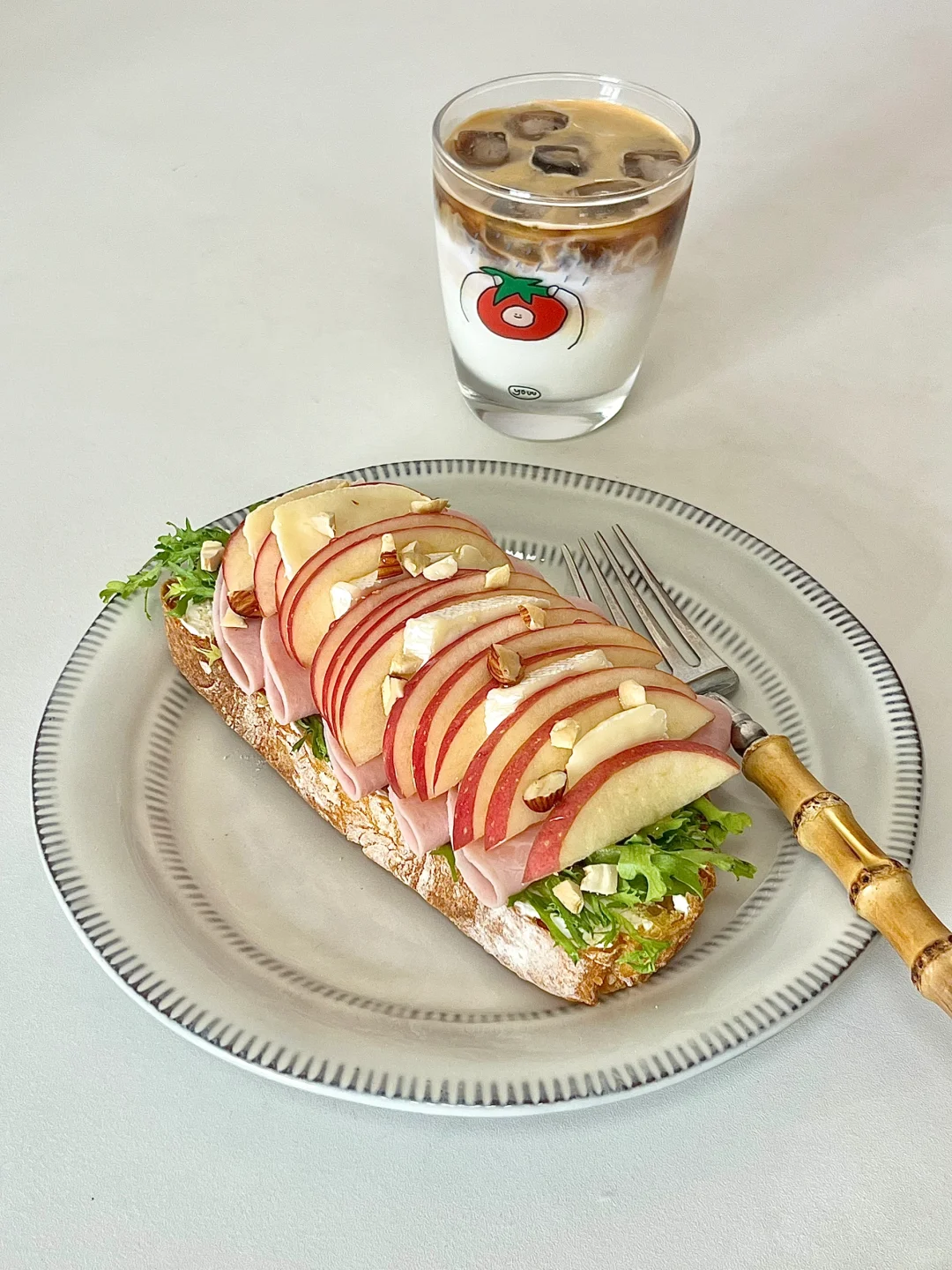 快手早餐|苹果🍎火腿布里奶酪开放式欧包