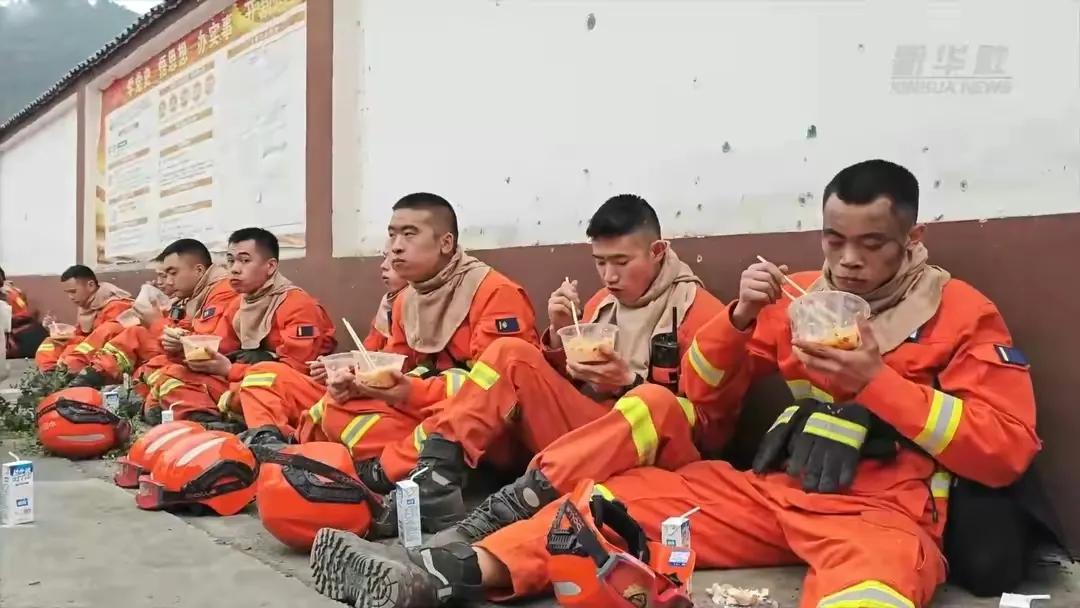 山火的热度、网友知情度、社会事件透明度都没有及时呈现，这是为什么呢？
据贵州省森