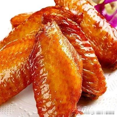 #醉美中秋赏味指南#
果香醉鸡翅是一道将水果的香甜与酒香巧妙融合的创意菜品，它以