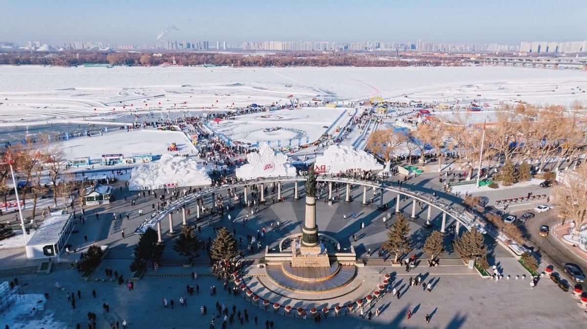 冰封40天还能开，沃尔沃全新XC70成了哈尔滨最值得看的冰雕？
说到冰雕，那就不