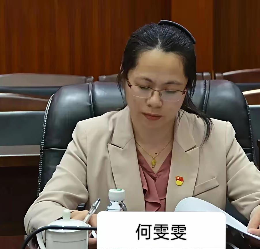 85后女干部何雯雯被查，仕途陨落令人唏嘘
 
何雯雯接受审查调查！海南省纪委监委