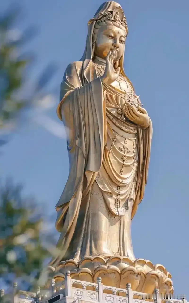 流传千年的，老人言:
糟糠之妻是个宝，情人再好喂不饱。
挣钱男人难守家，守家男人