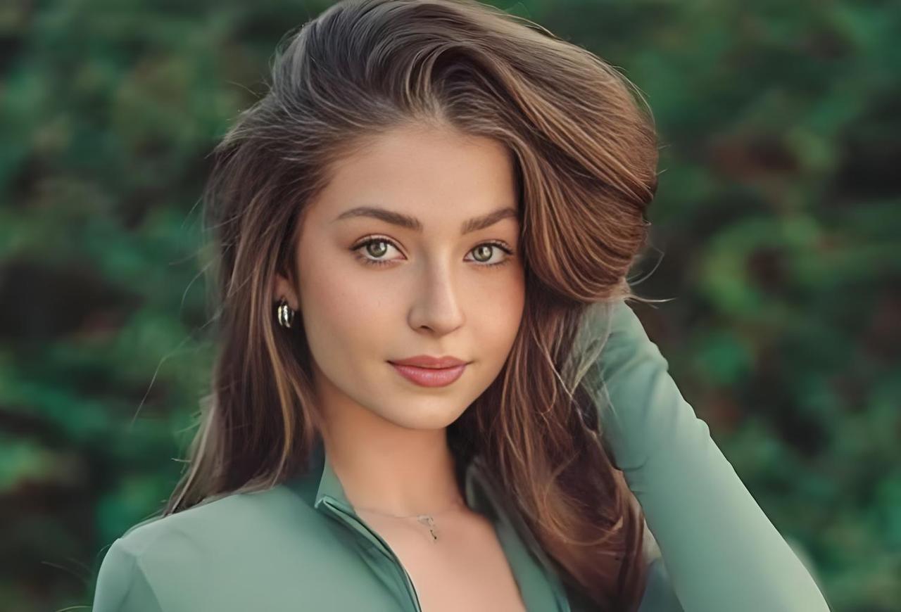 Amelia Korczak，22岁波兰模特，来自格但斯克，身高157cm。她以