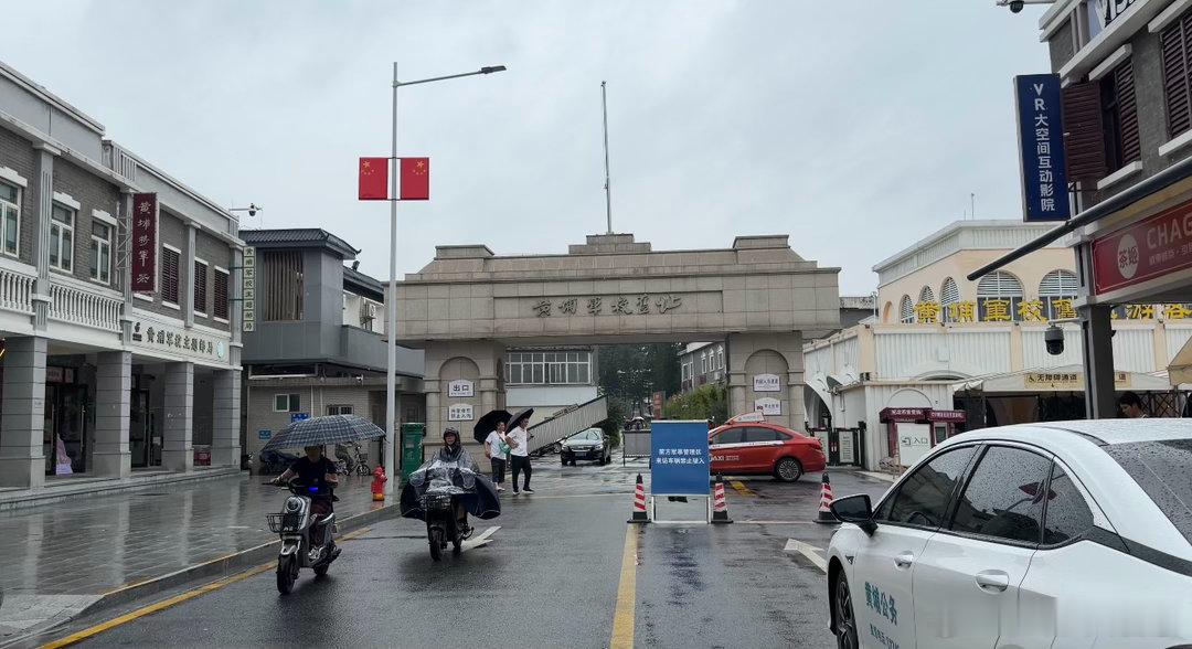 前天广州下大雨，在大雨里我试驾了一款车，是我两年前买的一款车的中期改款。原本以为