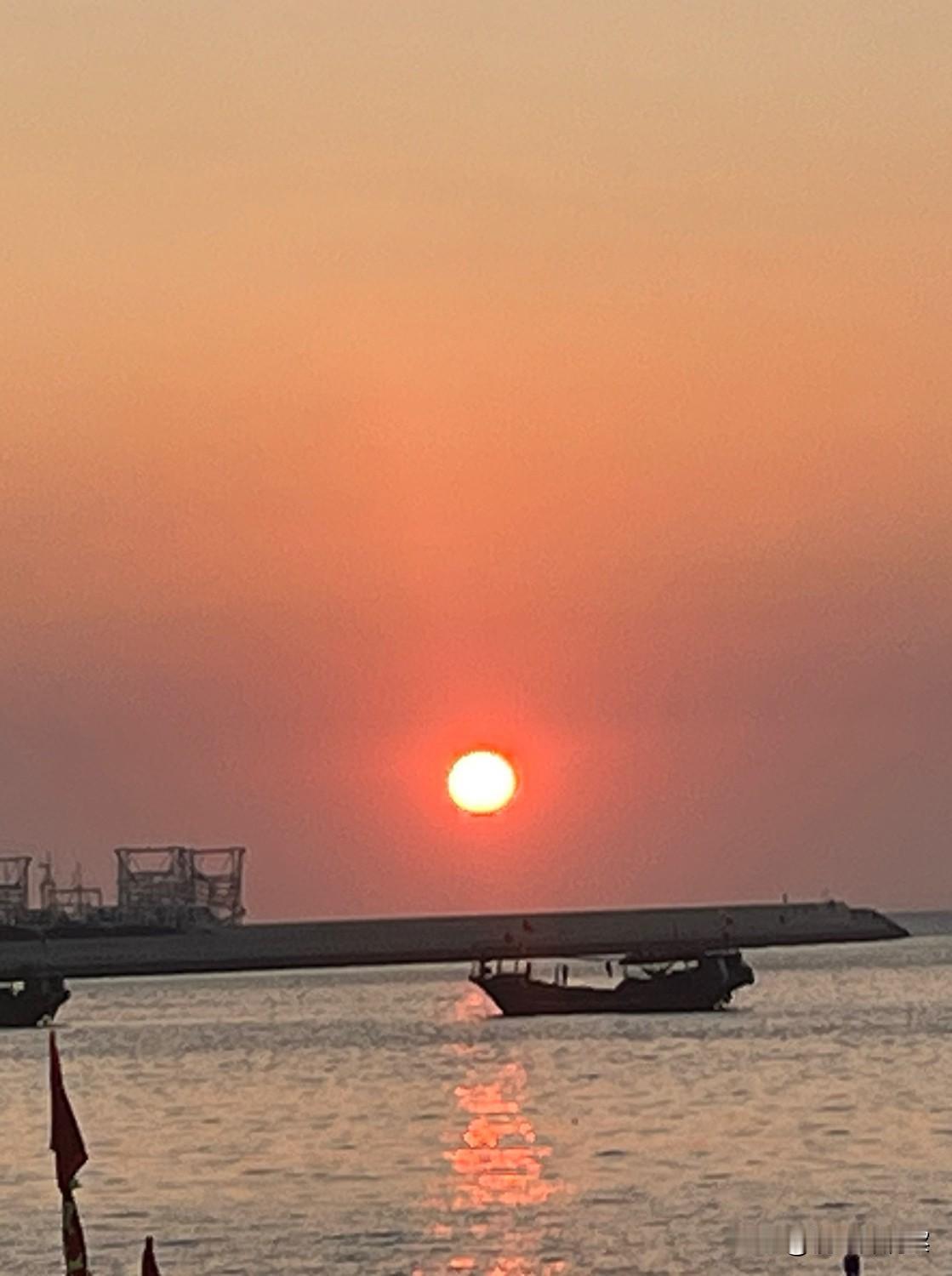 汉服之争，隐隐散发着商人的谋划。似乎是一种新的病变。
       近期的汉服之