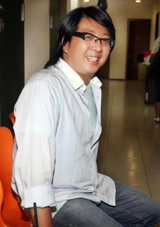 群星悼念袁惟仁 2月2日，袁惟仁去世，群星悼念老狼悼念：“R.I.P 小胖。”张