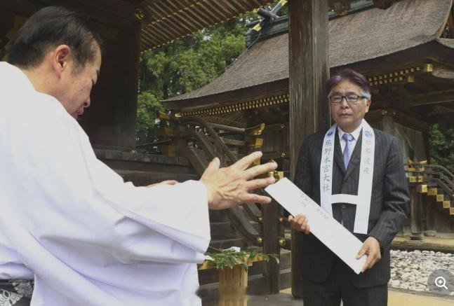 日本开始玩迷信的了，足协技术委员长山本昌邦心里也没有世界杯必胜的把握，来到和歌山