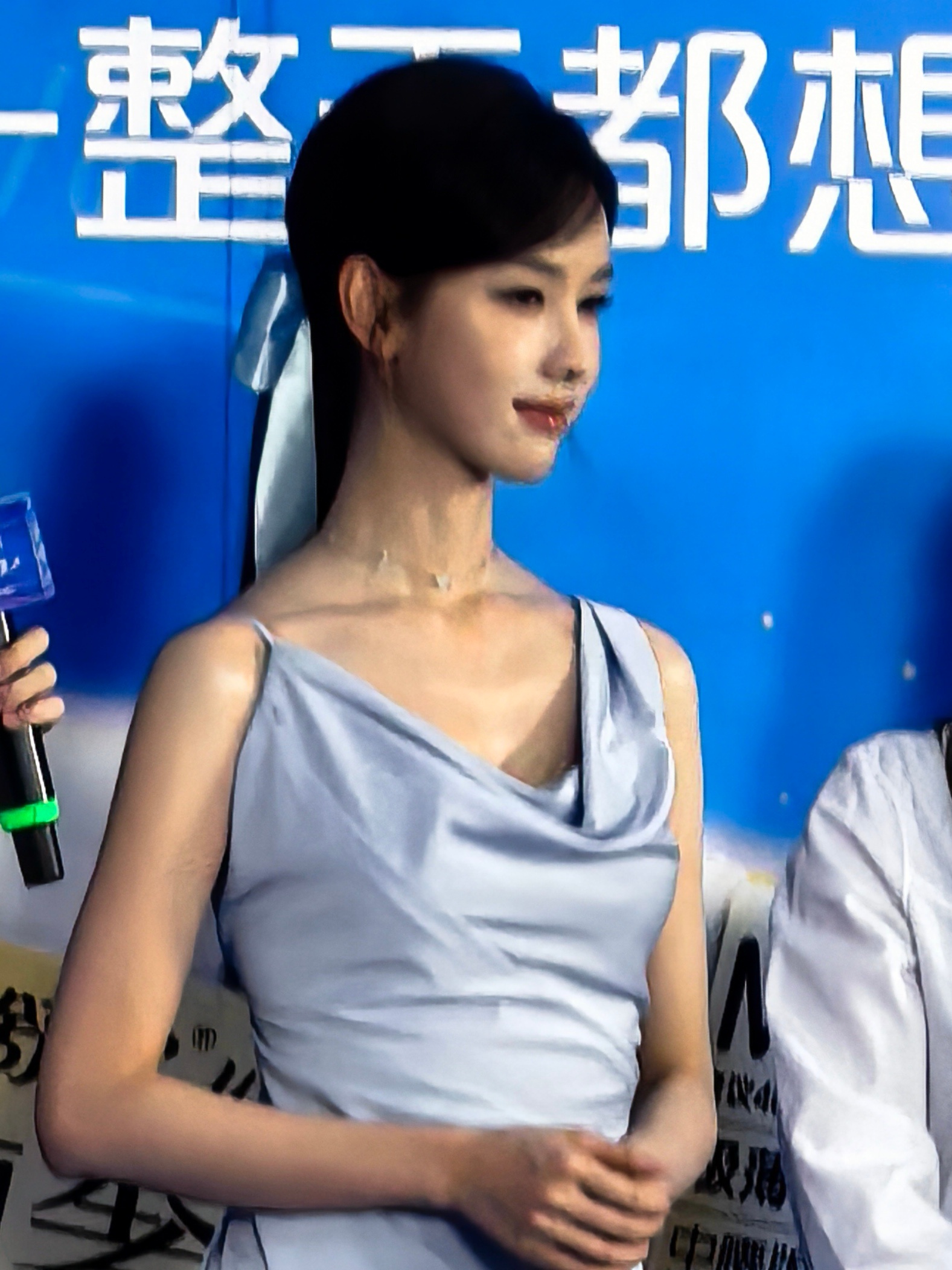 给陈都灵戴无框眼镜的人简直是天才【陈都灵】华为手机原相机放大直出 完全萌神降临 