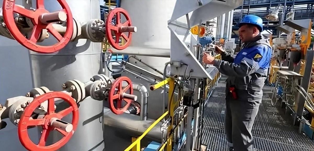 3月4日，普京在一众记者面前抛出了一句狠话：既然欧盟口口声声要禁掉俄罗斯天然气，