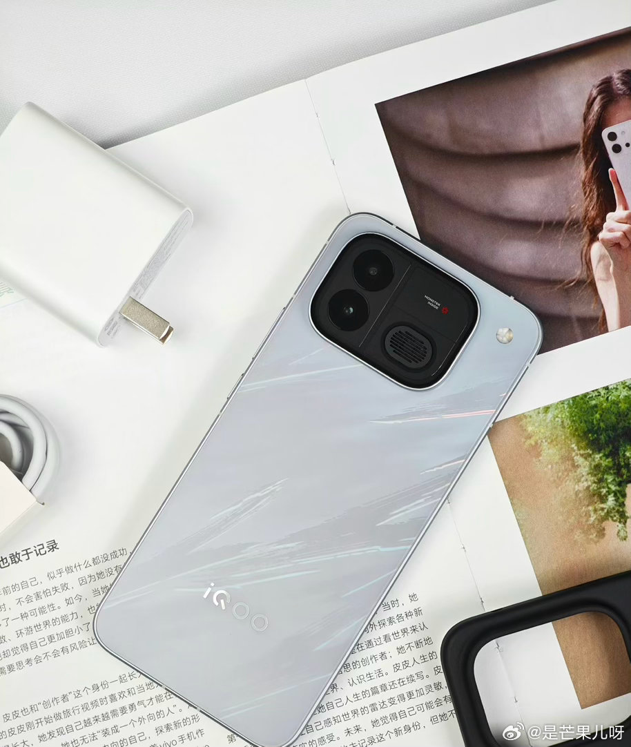 Neo12争锋图赏，采用多层动态纹理设计，运用水墨笔触，偏国潮未来风，大家觉得怎
