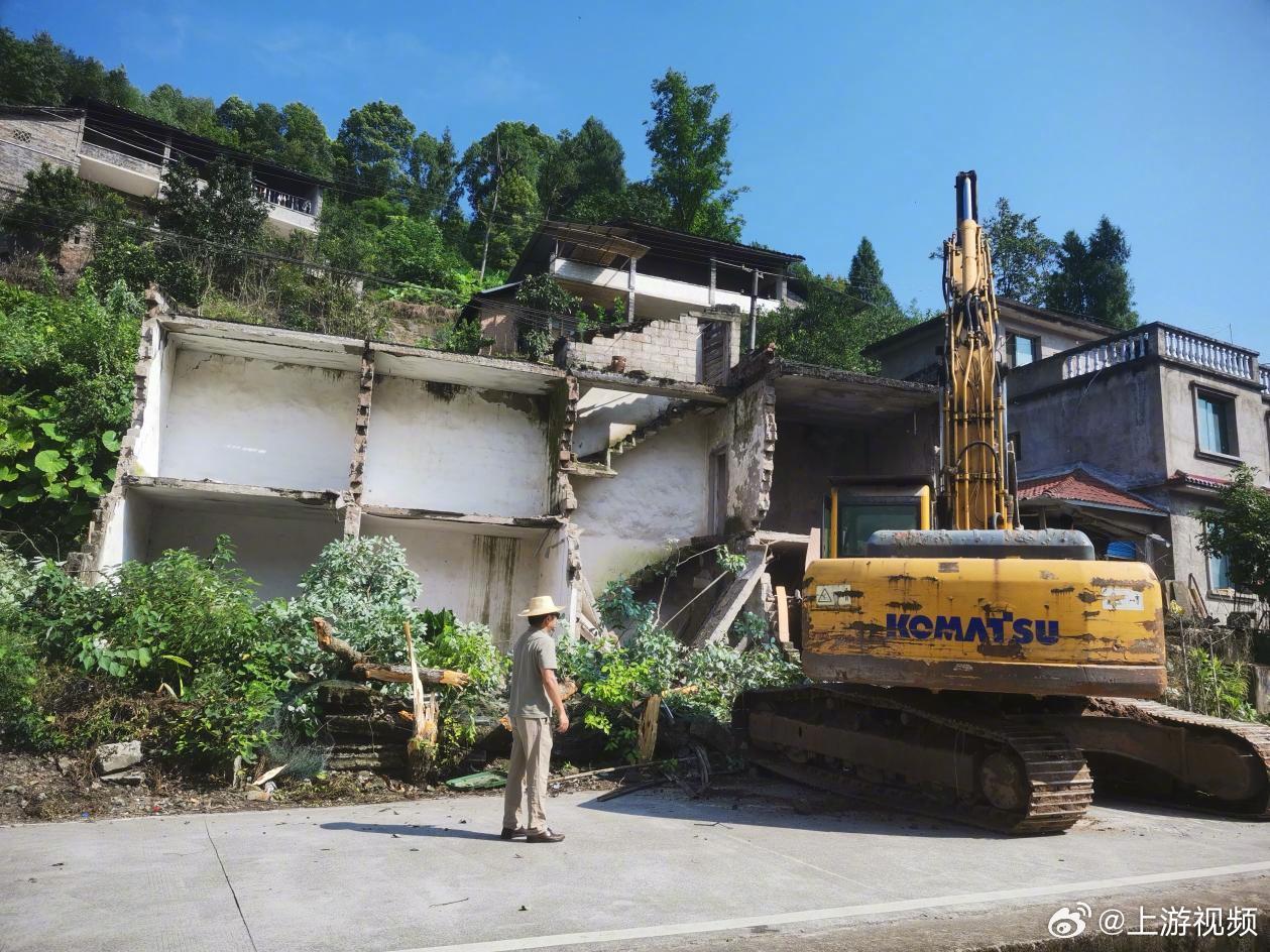 【赶在水库蓄水前“回家” #重庆开州五通乡集镇迁建记#】7月初的渝东北，暑气渐浓