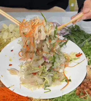 悲剧还是发生了！广东深圳，一女子沉迷鱼生和潮汕生腌的美味，短短3个月内疯狂进食1