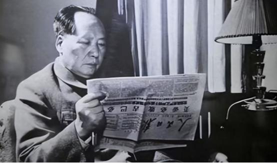 1969年，一天深夜，周总理急忙敲开了毛主席的房门，带来了一个不好的消息，没成想