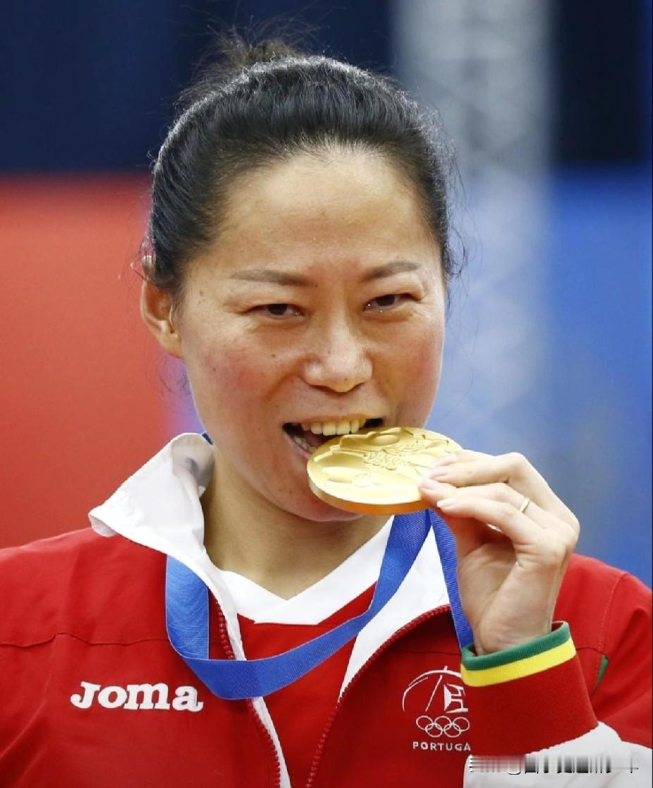 今天，新加坡大满贯赛，有一场球也值得一看，让人有一种穿越感，就是付玉，推挡快攻打