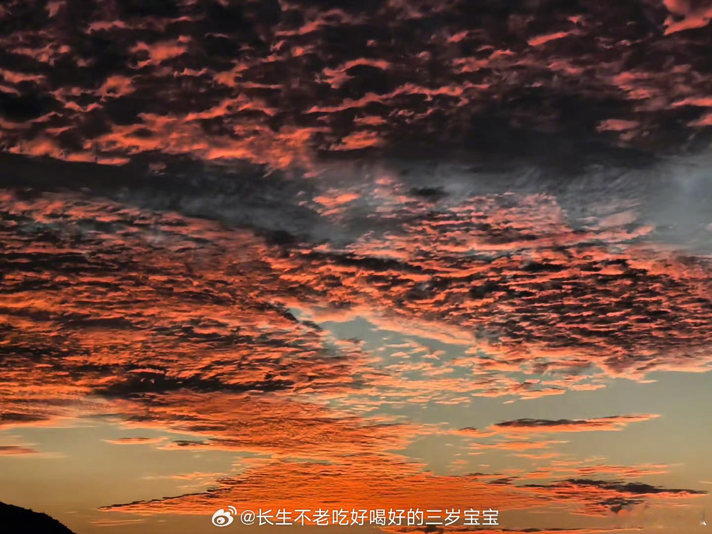 陈乔恩晒粉红云海悼念乔任梁Kimi，你看见了吗？那片粉红色天空是你最浪漫的回应吧