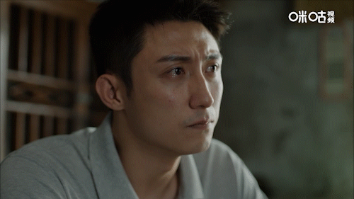 #郑北撕掉和姜小海唯一的合照##郑北姜小海关系破裂#《雪迷宫》看得人心碎！郑北劝