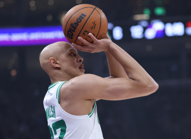 NBA季后赛东部首轮G3，凯尔特人108-100力克76人。赛后，马祖拉接受了采