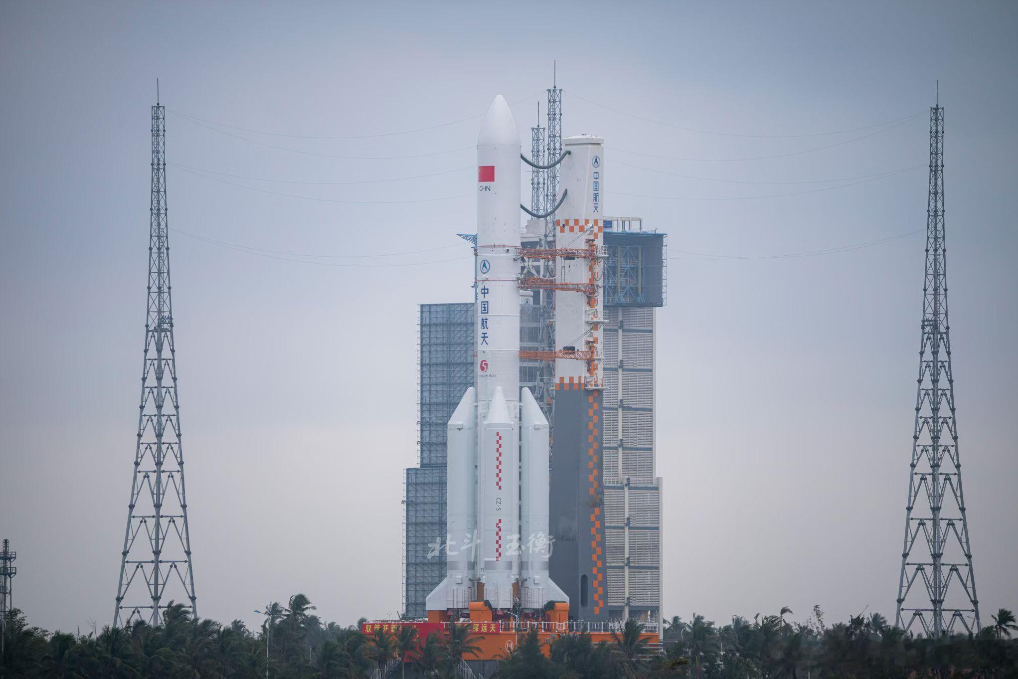 昨晚20时30分，我国在文昌航天发射场使用长征五号运载火箭，成功将通信技术试验卫