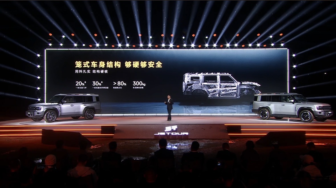 越野这件事，以前是一个门槛很高的爱好，你得有钱有车有时间有驾驶技术吧，但是现在，