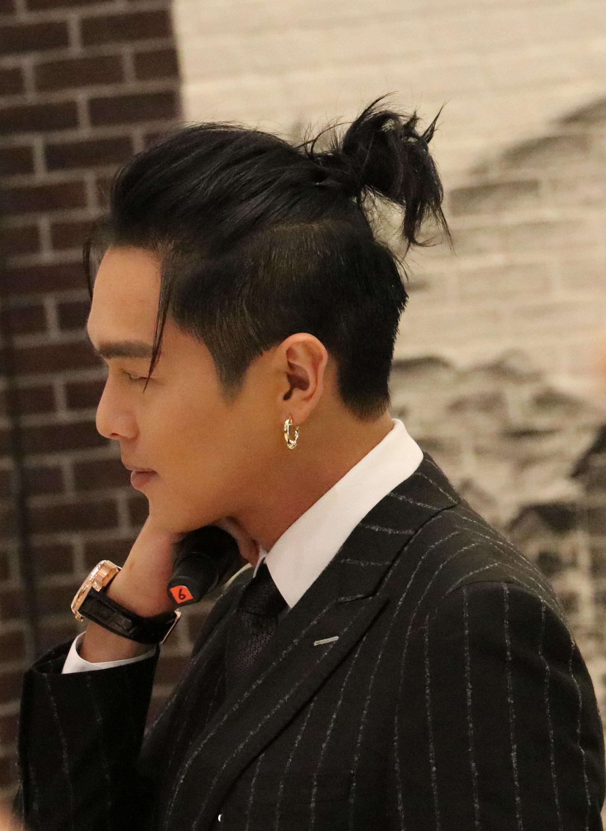 生怕你没看过张若昀早期梳小揪揪（丸子头？）的造型，我超爱！超爱！ 