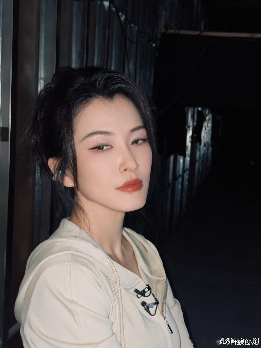 徐洁儿和乘风姐姐们的快乐团建乘风2026解锁乘风姐姐团建名场面，徐洁儿打卡张杰演