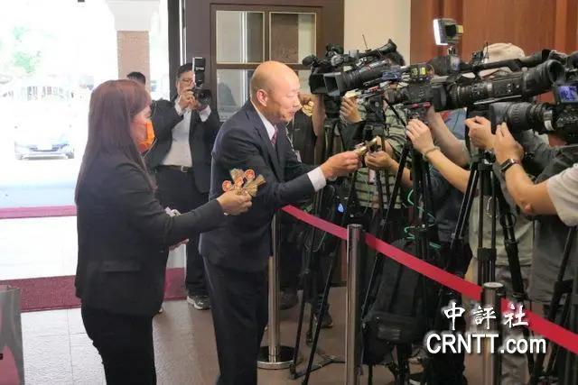 韩国瑜当面邀请，赖清德同意赴台民意机构做报告
        台民意机构的大佬韩