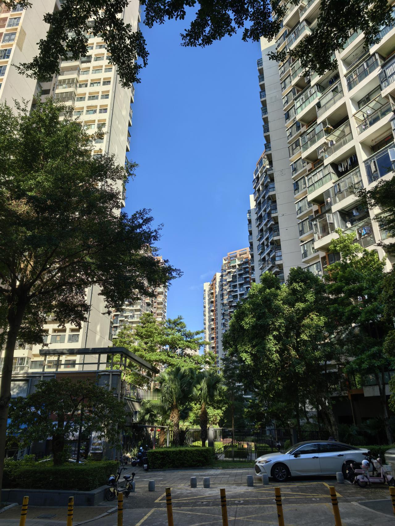 可以分享一张你拍的天空美照吗这是我看到过的最美蓝天。