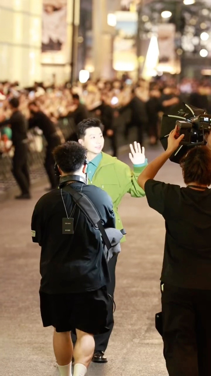 我将品着这组live进入美梦…prada代言人马龙