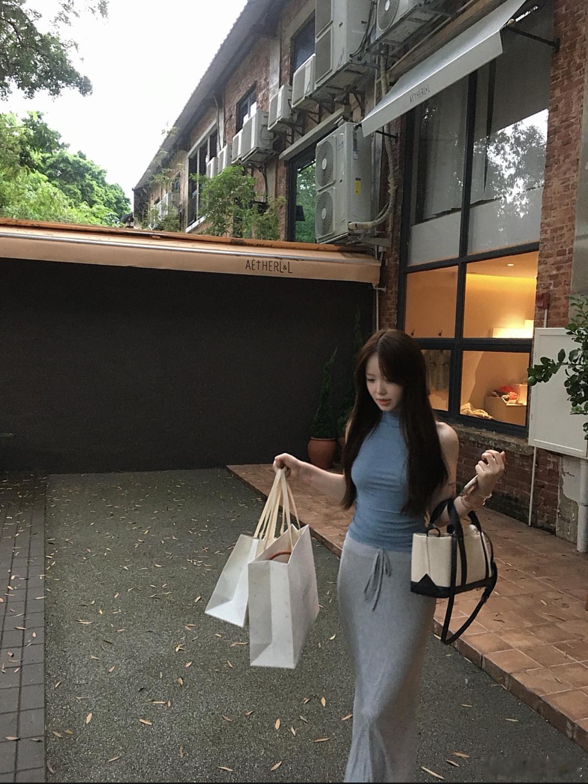穿同款蓝的小猫咪🐈 