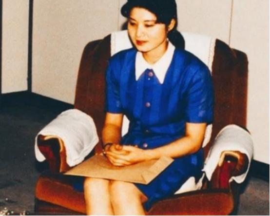 1987年11月29日凌晨，在飞往汉城的KA858航班上，朝鲜女特工金贤姬将调好