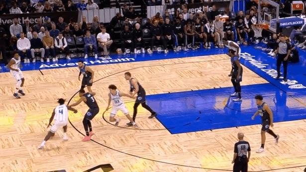 塞克斯顿观察：首节三分钟爆砍8分化身奇兵，超高效19+4助队大胜图1塞克斯顿接到