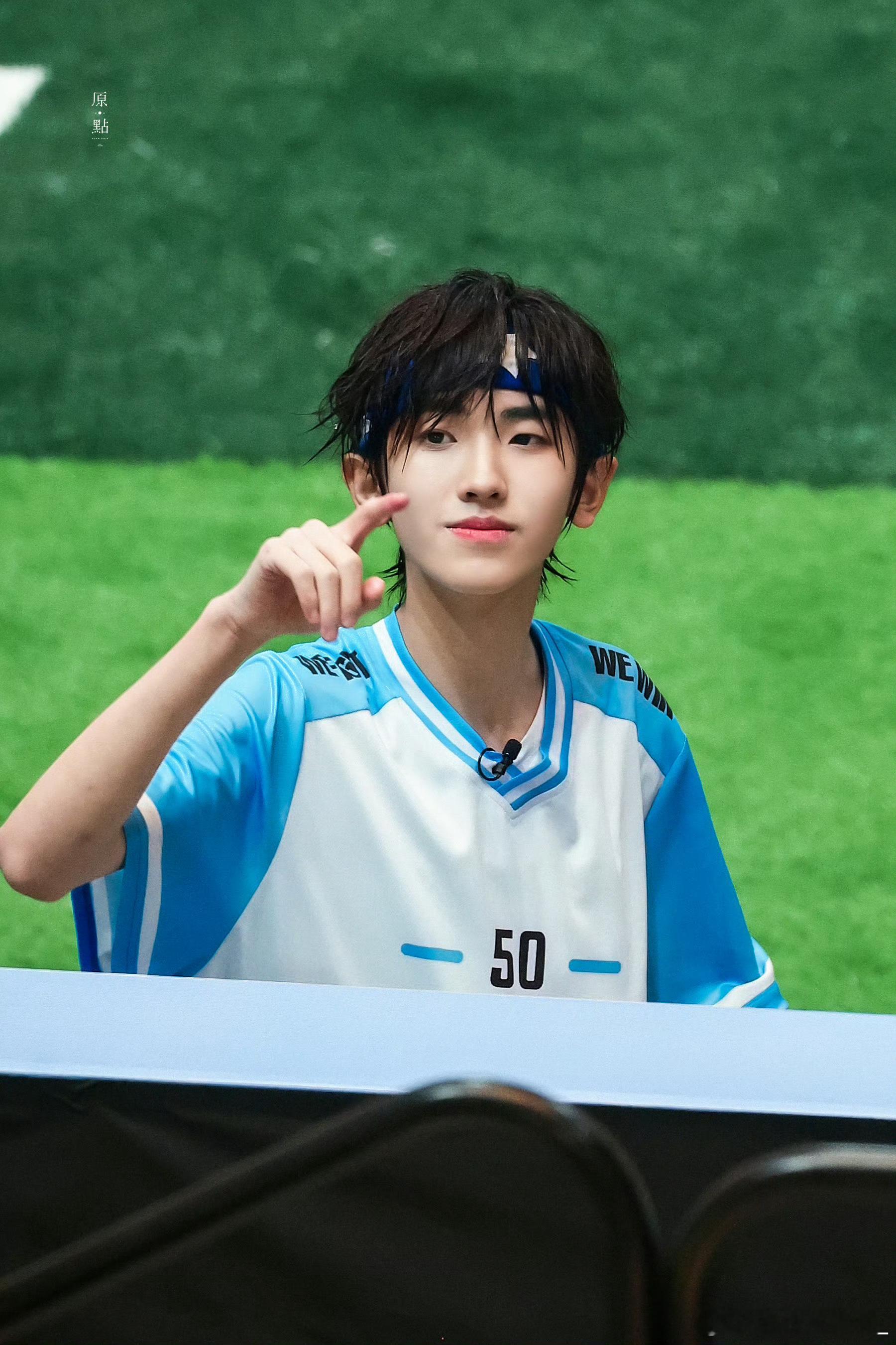 左奇函  💙左奇函 四代第一鼓手 💙左奇函 四代第一rap担  °⑅+「全世