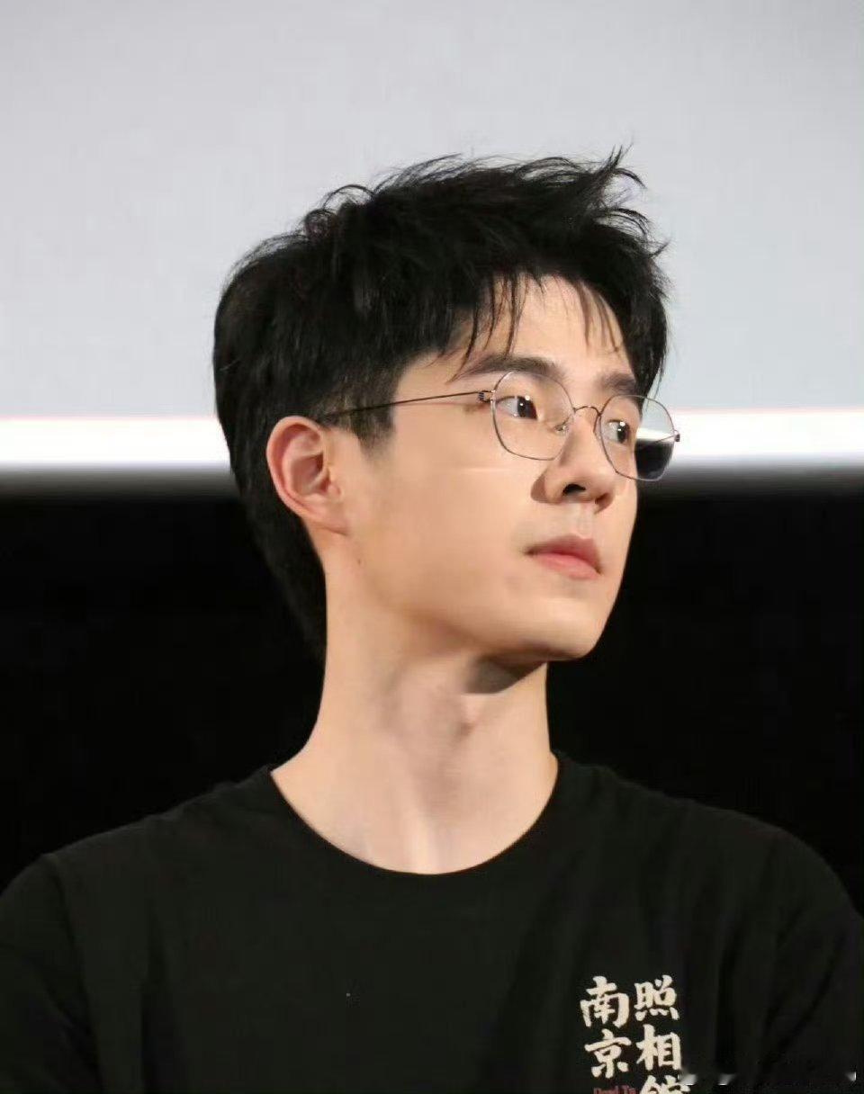 刘昊然一张证件照定格一生：一张证件照里藏着一个时代的重量，这正是角色与演员共有的