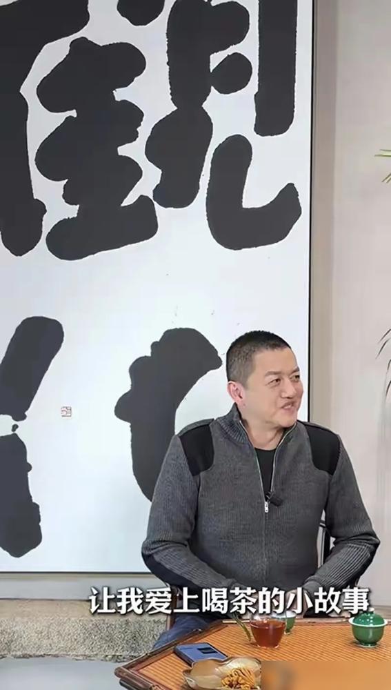 李亚鹏这人，一个闺女年砸两百万进瑞士贵族，另一个却传闻“放弃”抚养权，反差之大，