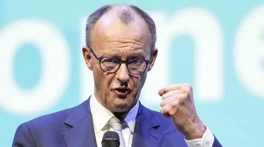 默茨撕破脸痛批美国，欧洲外交官借酒叹联盟终结

欧美关系彻底凉了！德国总理默茨公