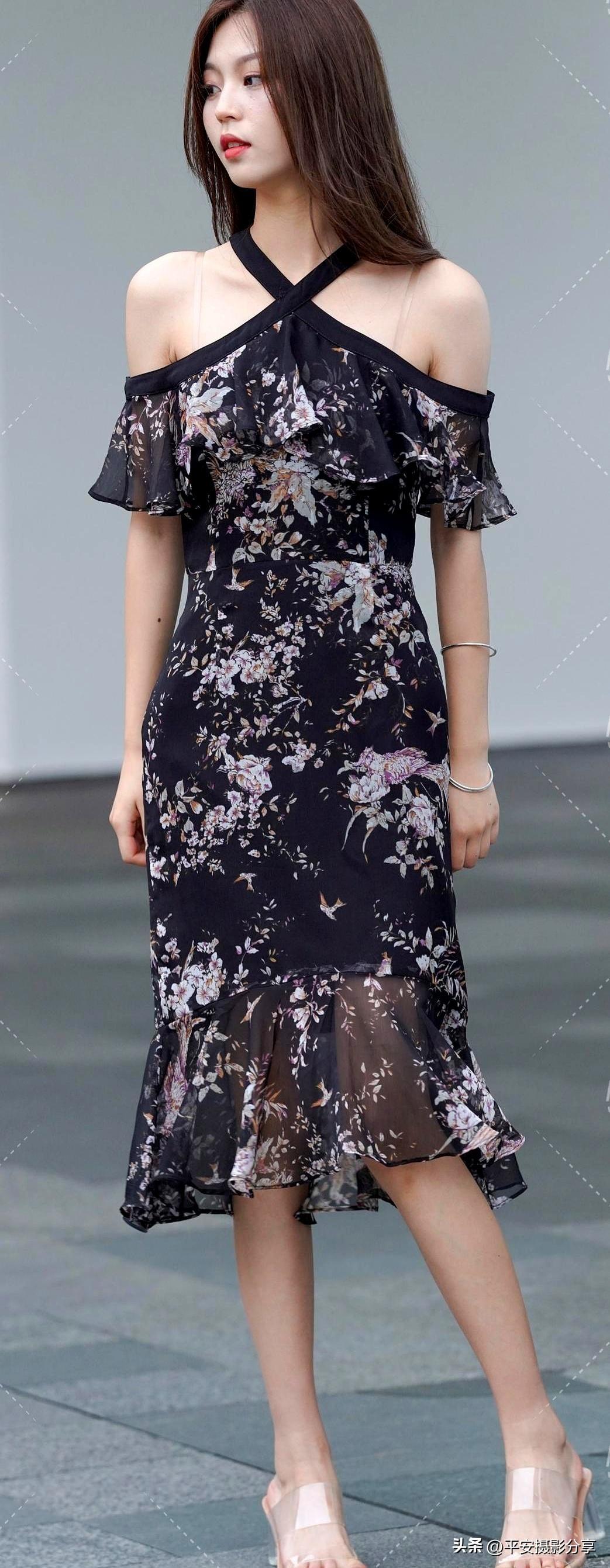 夏日清新连衣裙，优雅气质，尽显女性魅力！针织半身裙怎么穿搭才更显气质 街拍可以拍