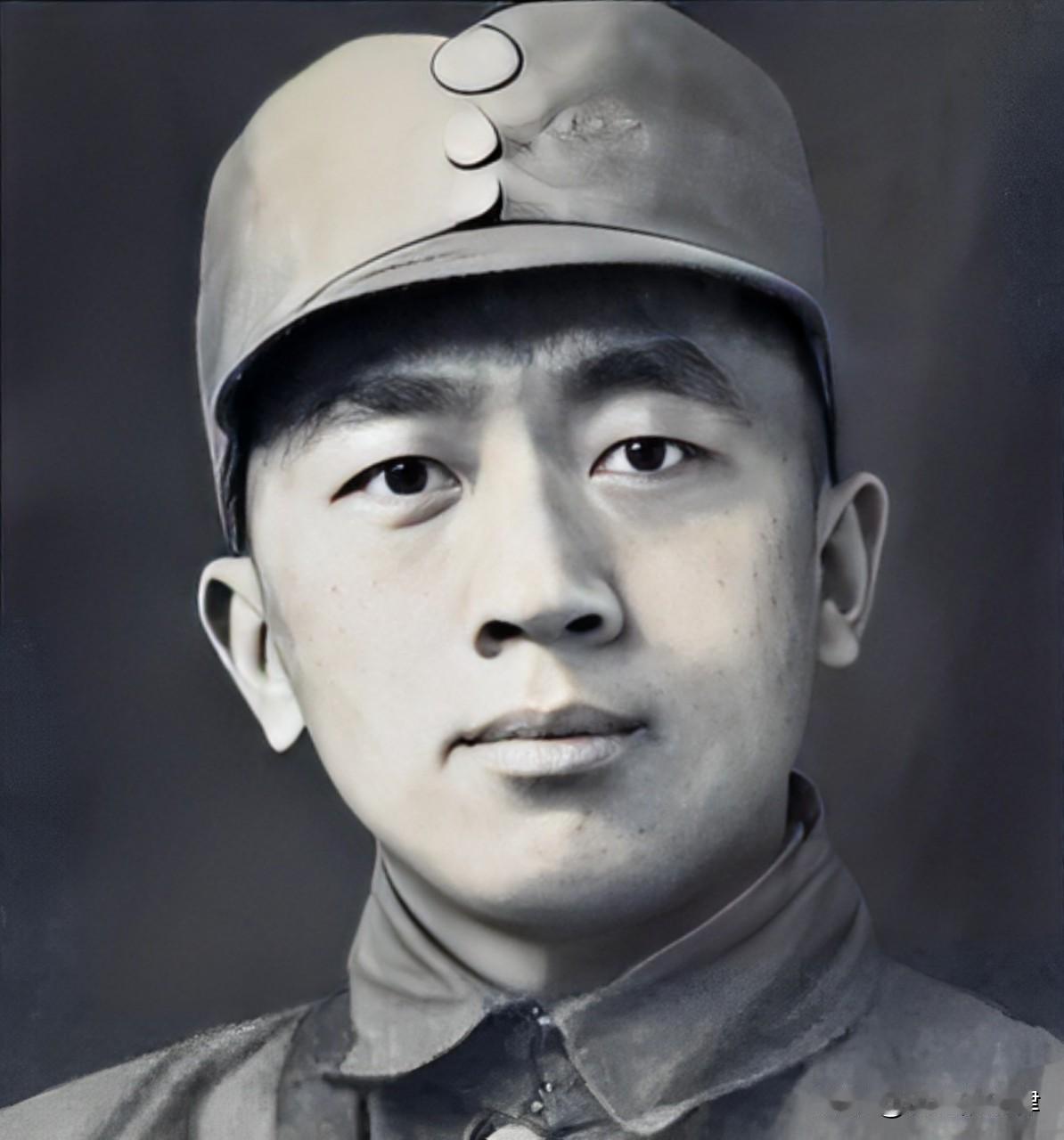 1944年的冬夜，寒风吹得哨楼的灯笼直晃悠，施亚夫查完哨往回走，棉服上结着一层白