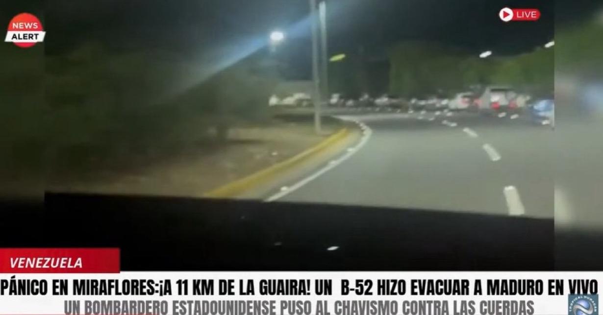 委内瑞拉总统府（位于加拉加斯米拉弗洛雷斯区）发生恐慌事件，车辆在总统府附近排起长