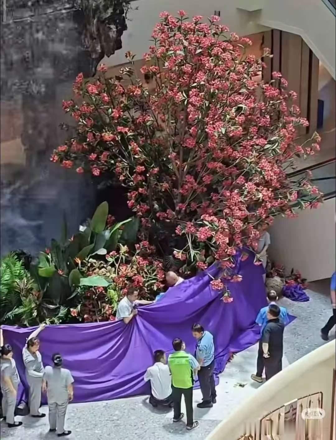 如果不难到一定程度，谁会纵身一跃，
西安赛格的某商户严总应该也是吧，这年头有责任