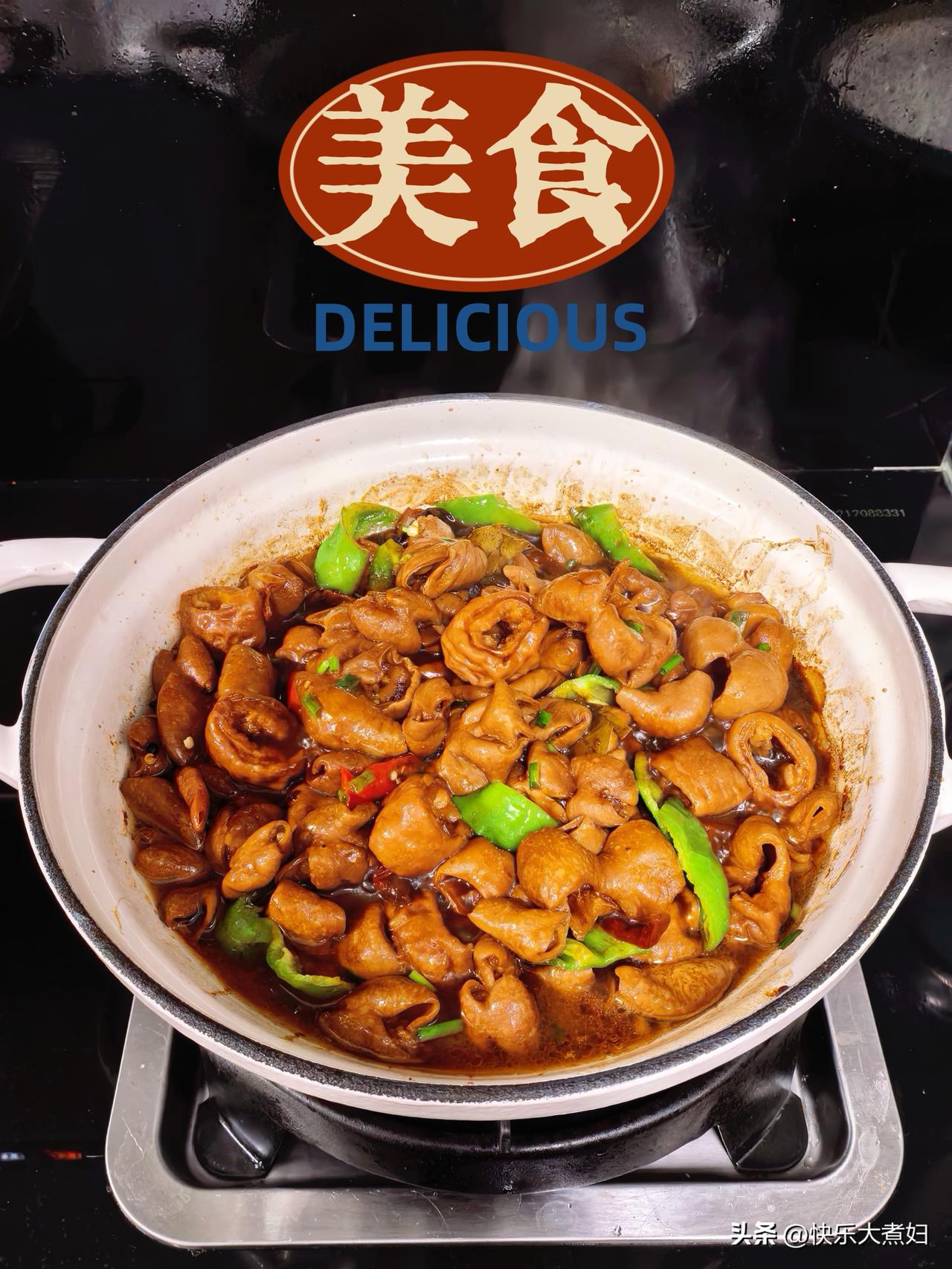 深夜放毒～这个点想必大家伙都饿了吧[呲牙]
今日小饭桌～
红烧猪大肠
蒜蓉油麦菜