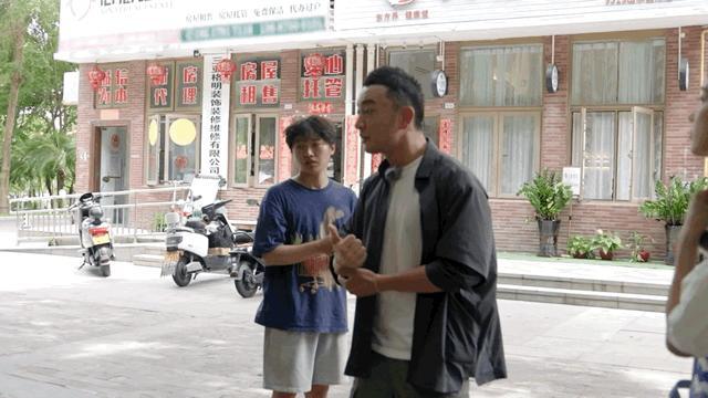 #尼格买提j人的焦虑#节目组的理念是“变化也是节目的一部分”，小尼也在旅途中渐渐