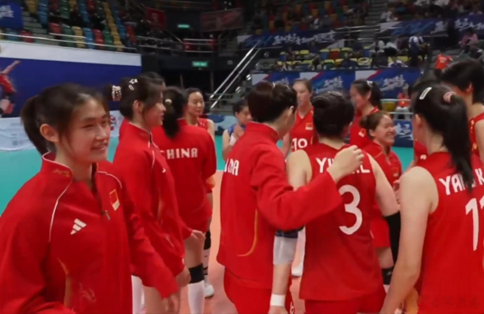 国际排坛动态中国女排2026年亚洲东区女排锦标赛：中国队3-1（25-17/25