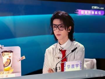 节目组这次真的太给力啦！之前网友建议增加导师直拍机位，这次 直播就安排得妥妥当当