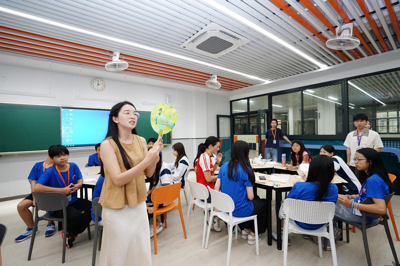 寄宿制配套完善，兼顾学习与生活管理。清远铁外国际部配备生活老师、心理辅导老师。学