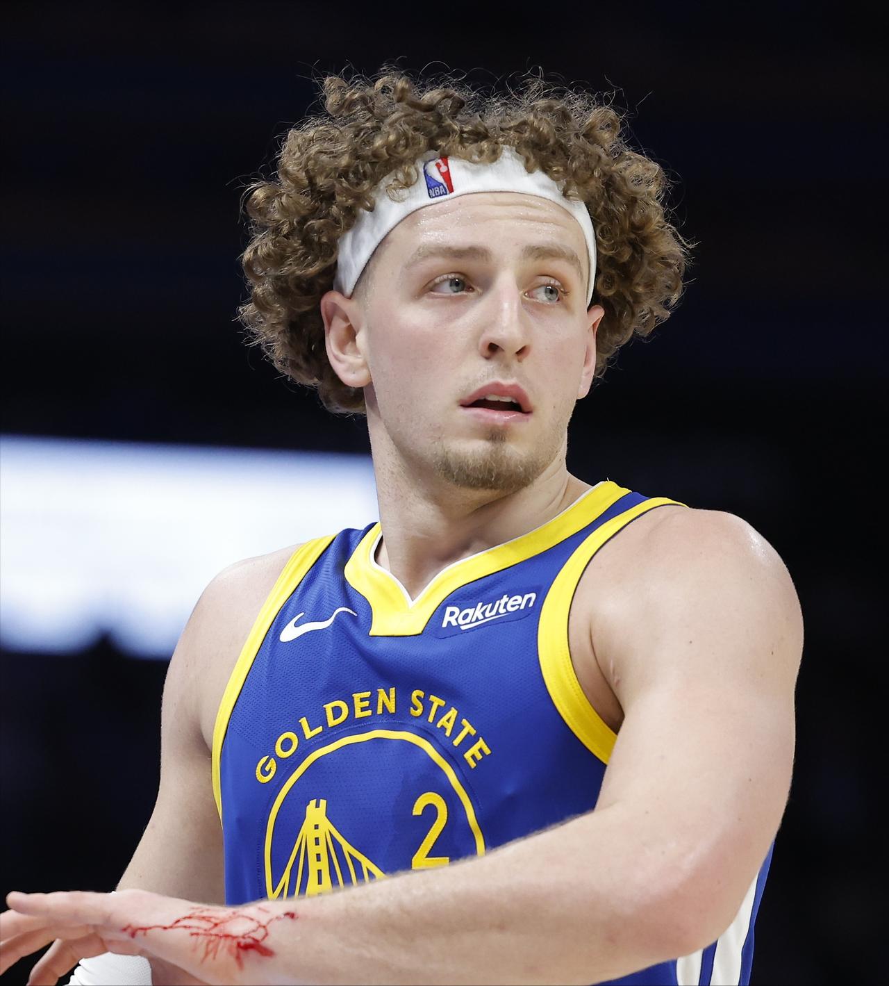 爵士队真的不想赢~
勇士队，是赢不下来....[笑哭]

爵士队这阵容，已经摆到