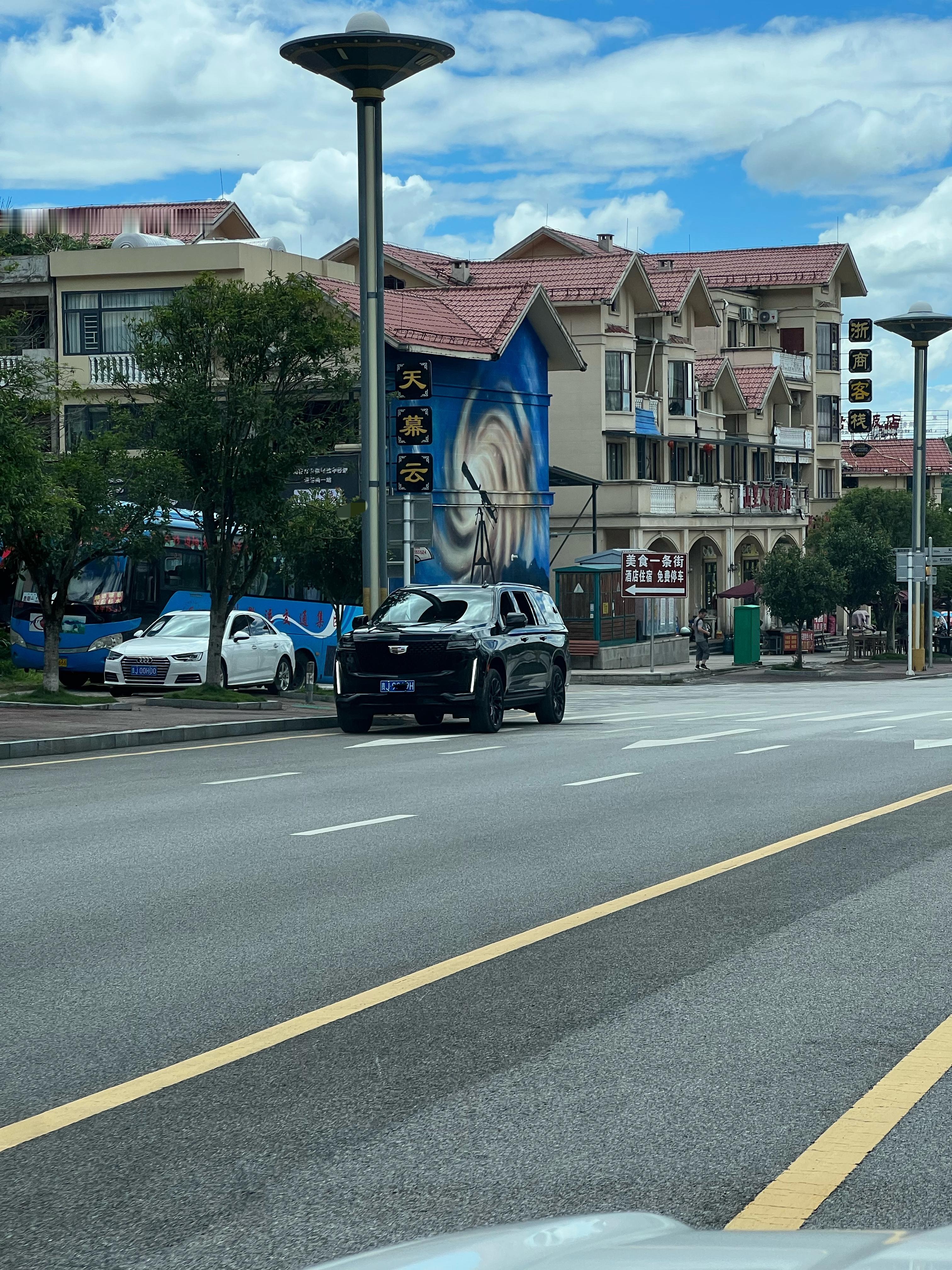 凯雷德柴油短轴搞不好这车是我们卖出去的[二哈][二哈]  ​​​