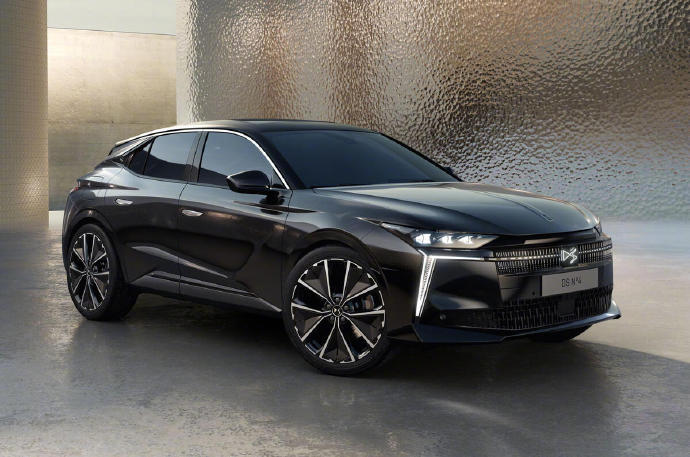 【DS 全新掀背车 N°4 发布：基于现款 DS 4 重新设计，可选纯电、插混】