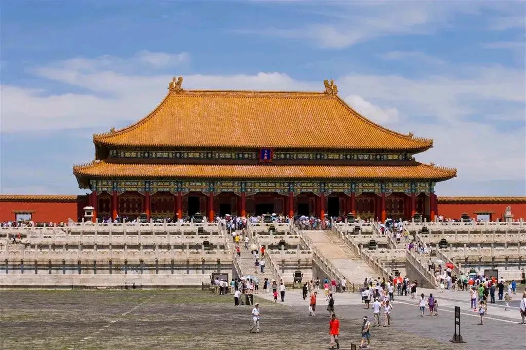 A股连续大涨后，大家的心态变化如下[捂脸]：
1、5天前：国庆不出门了，附近转转