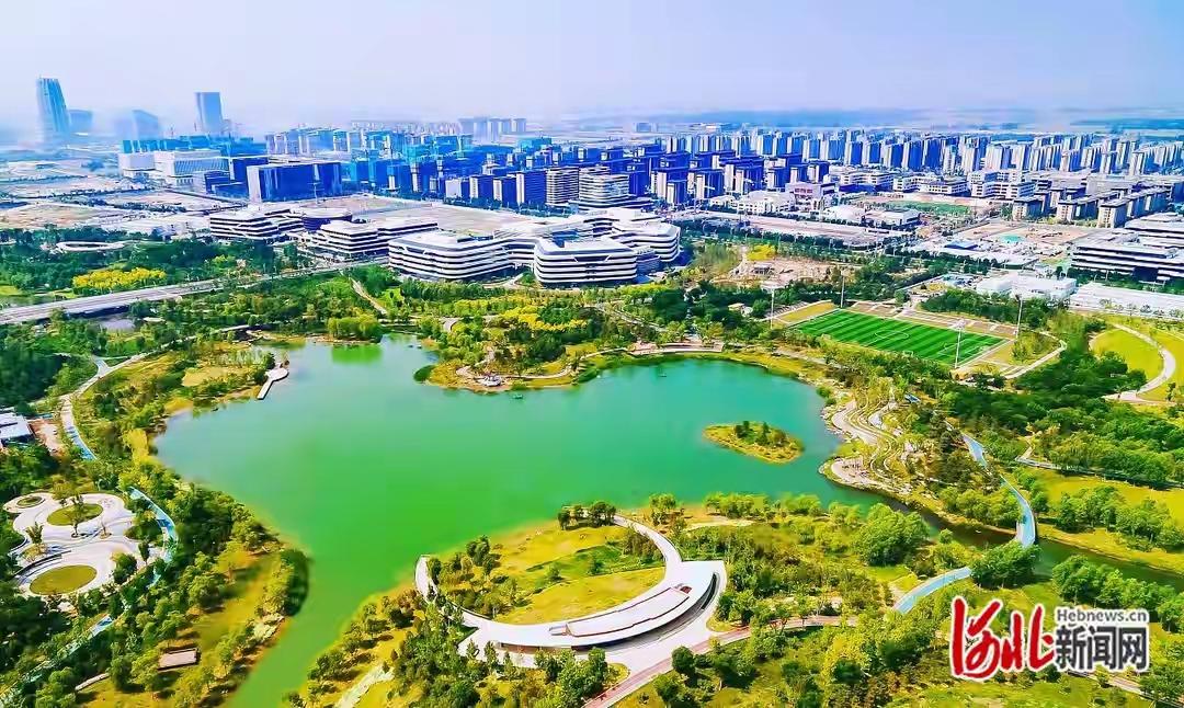 跟着建设者的镜头看雄安 跟着建设者的镜头看雄安，就像打开了一个未来之城的盲盒！建